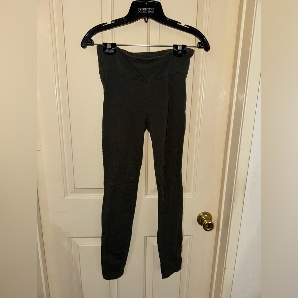 Dark olive green ribbed knee tights
